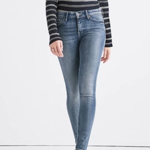 Ava Mid Rise Skinny Jean- NWT!!!